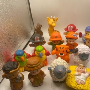 Fisher-Price Bright Multicolor Animal & Figure Playset little people